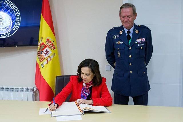 Gobierno aprobará inversiones militares por 7.331 millones: 5 fragatas, vehículos 8x8 y el caza Eurofighter 1