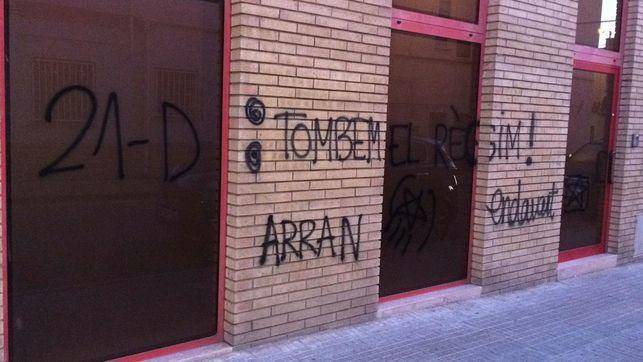 Arran ataca con pintadas sobre el 21D varias sedes del PSC 3