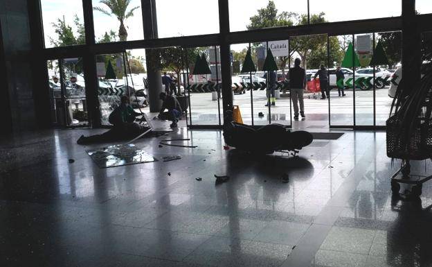 Pierde el control de su coche y arrolla a una vigilante de seguridad de La Cañada 1 Pierde el control de su coche y arrolla a una vigilante de seguridad de La Cañada 1