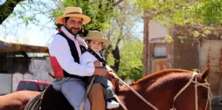 Aljaraque vive una despedida que conmueve al pueblo image