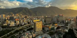 Caracas hoy entre explosiones y apagón en el sur image