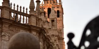 Giralda y el viento dejan una sorpresa en Sevilla image