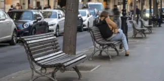 Banco o sofá en plena calle: la inesperada revolución de Barcelona con vegetación y tecnología