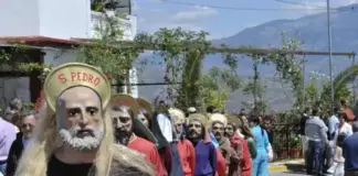 Iznate, el pueblo malagueño que revive la emocionante ‘Búsqueda del Niño Resucitado’ cada Domingo de Resurrección.