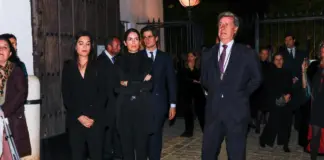El sorprendente fallo de Cayetano Martínez de Irujo en la ceremonia del Cristo de los Gitanos en Sevilla