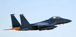 Un soldado estadounidense intriga al mundo: desaparece en Irán tras la caída de un caza F-15 en medio de la tensión bélica.