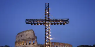 Un Viernes Santo inolvidable: El Papa León XIV inaugura su primer vía crucis en la historia de su pontificado.
