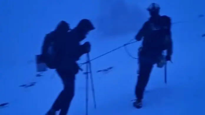 elperiodico-digital-69d0e10789c2f.jpeg El dramático rescate de dos senderistas atrapados en las imponentes cumbres del Moncayo