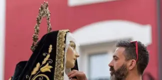 El arte oculto de la Semana Santa de Burgos: el mayordomo que vela por la perfección en cada paso de la procesión.