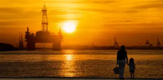 Iran estrecho de ormuz y el petróleo cae image
