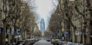 Incendio Barcelona deja un piso calcinado en Sant Joan image