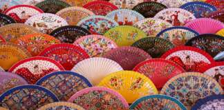 el tiempo sevilla cambia en Feria con bajada y lluvia image