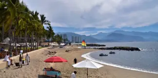 Puerto Vallarta hoy con calor y cielos despejados image