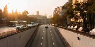 Multa por ir solo en coche y los carriles VAO image