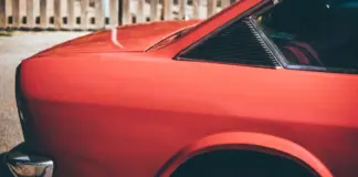 Multa de tráfico por el coche parado en el garaje image