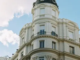 Lolita en la Castellana y su casa que sorprende image