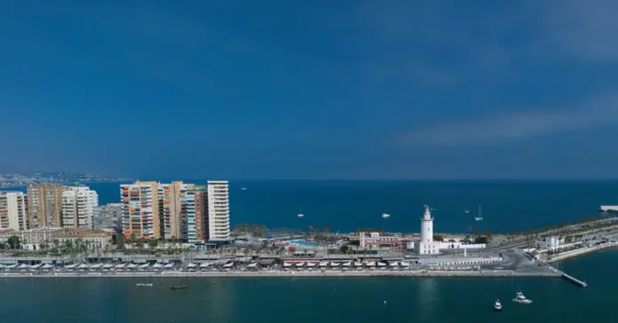 malaga almeria en la batalla del ascenso image
