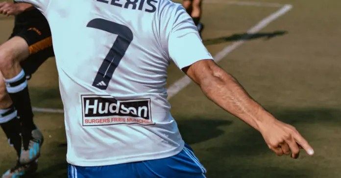 Alexis Sánchez impulsa al Sevilla y enciende la Liga Alexis Sánchez impulsa al Sevilla y enciende la Liga image