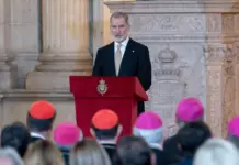 El rey expresa su pesar por abusos en la Iglesia y elogia al papa