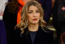 El look innovador de Yolanda Díaz para recibir a León XIV