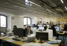 La inteligencia artificial amenaza los empleos de jóvenes en el mundo digital