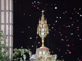 «El poder de la caridad: reflexiones de Mons. Mario Iceta»
