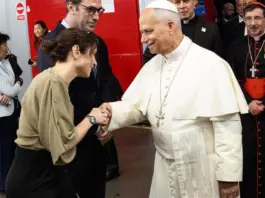 Díaz Ayuso se reúne con el Papa León XIV en el Movistar Arena generando alianzas intersectoriales