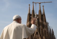 El Papa León XIV bendice la torre de la Sagrada Familia: un momento impactante para la cristiandad.