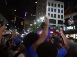 «Fans de los Knicks se unen para ver el decisivo Juego 4 de las Finales NBA»