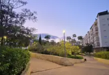 Seis parques de Estepona se iluminan con tecnología LED: ¡Inversión millonaria!