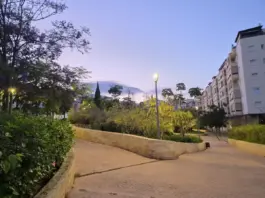 Seis parques de Estepona se iluminan con tecnología LED: ¡Inversión millonaria!
