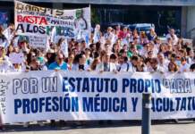 Sindicatos exigen a Sanidad que «solo médicos gestionen»