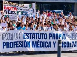 Sindicatos exigen a Sanidad que «solo médicos gestionen»