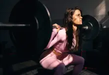 Entrenamiento de fuerza reduce riesgo cardiaco en mujeres
