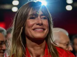 Peinado solicita pasaporte a Begoña Gómez el día de la comparecencia de Sánchez