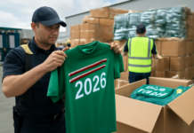 Descubiertas 16 toneladas de camisetas falsificadas para el Mundial de Fútbol 2026