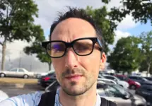 Rokid Glasses: la revolución en navegación peatonal con pantallas verdes.