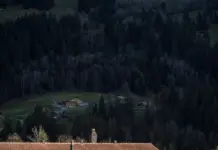 Autoproclamado rey de Suiza y su gran imperio gratis image