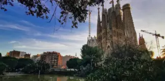 Gaudi y la Sagrada Familia que sigue asombrando image