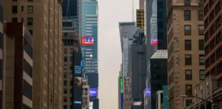 Guerra Irán EE UU gana peso en Ormuz hoy image