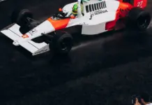 Lewis Hamilton busca reacción en Barcelona y emociona Lewis Hamilton busca reacción en Barcelona y emociona image