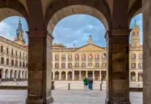 alcaldesa de vitoria y su gesto con España image