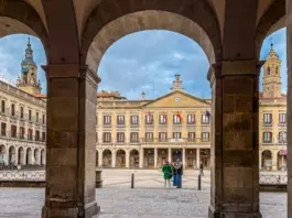 alcaldesa de vitoria y su gesto con España image