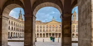 alcaldesa de vitoria y su gesto con España image