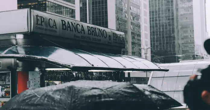 Comisión nacional de los mercados y la competencia y la banca image