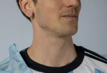 Camiseta España y el gesto de Bardem en el partido Camiseta España y el gesto de Bardem en el partido image