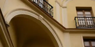 Cuqui Fierro y el palacete que todos miran image