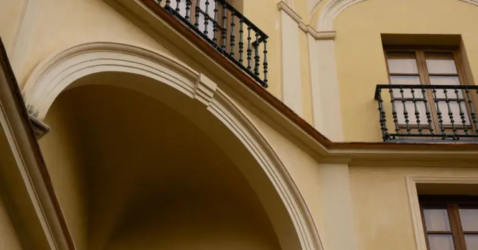 Cuqui Fierro y el palacete que todos miran Cuqui Fierro y el palacete que todos miran image