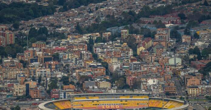 mundodeportivo y el césped del Metropolitano en foco mundodeportivo y el césped del Metropolitano en foco image