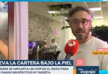 Un español paga y abre puertas con chips bajo la piel